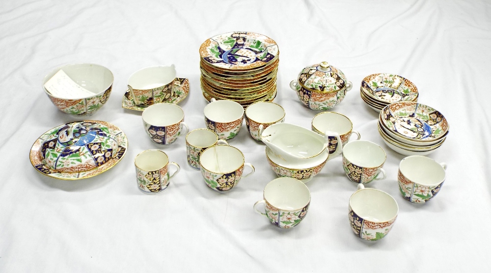 Crown Derby late 18th/19th century porcelain tea service comprising lidded tureens, dishes, bowls,