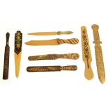 Paper knives/letter openers - eight decorative knives including a Fernware example (8)