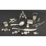 Collection of assorted silver trinkets and bijouterie, principally Continental