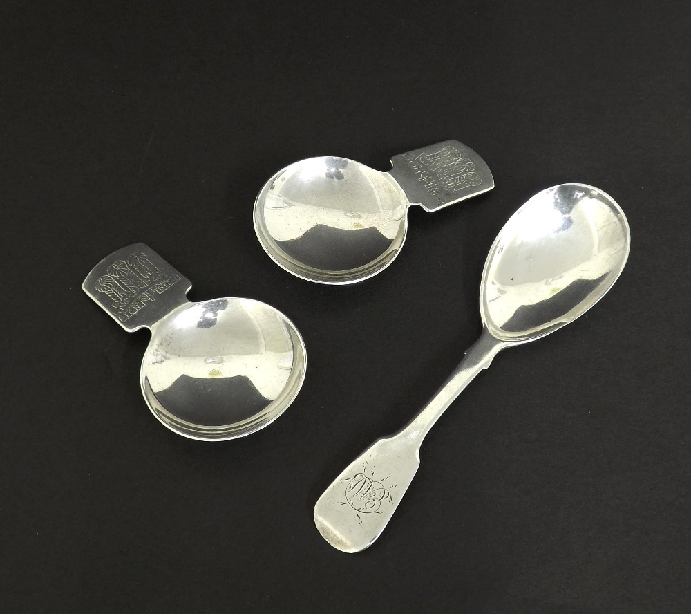 William IV silver fiddle pattern caddy spoon, maker John, Henry & Charles Lias, London 1833, 4.25"