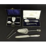 Cased silver christening set, comprising a spoon and butter scraper, maker Joseph Rodgers & Sons,