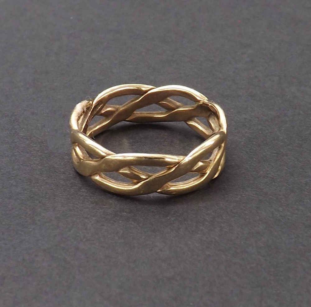 9ct knot design band ring, 3.9gm