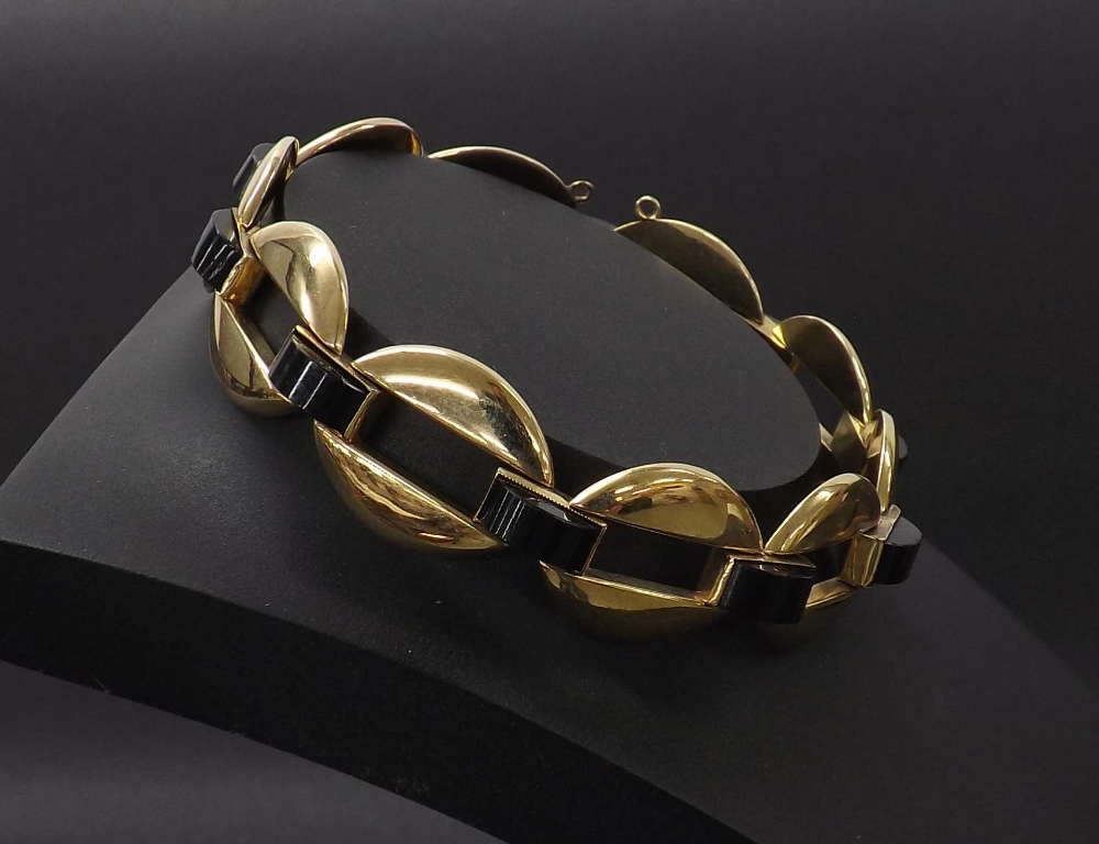 Mid 20th century 14ct bracelet, with fourteen pierced oval onyx joined links, 19.8gm, 8" long