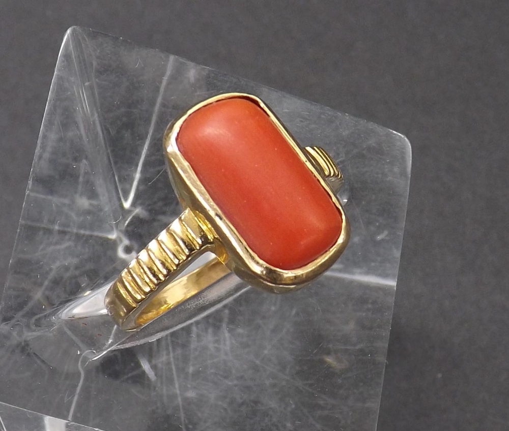 (133129-2-A) 18ct coral set single stone dress ring, 17mm x 11mm, 7.5gm approx, ring size S/T