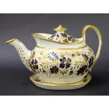 New Hall - teapot on stand, pattern no. 562 (ex Brian J Penny Collection), 6.25" high (2)