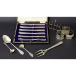 Assorted mixed silver items to include a toast rack, two napkin rings, white metal napkin ring,