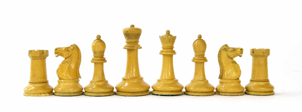 Jaques weighted chess set, Kings stamped 'Jaques London', height of kings 10cm - Image 5 of 6