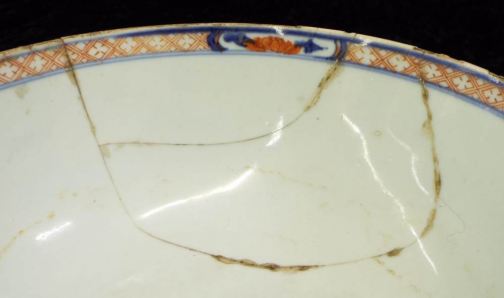 Chinese porcelain blue and white dish, 10" diameter, Chinese porcelain bowl, vase and cover, tea - Image 3 of 3