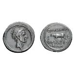 Julius Caesar. Died 44 BC. Denarius, 3.86g (8h). Rome, 40 BC, moneyer Q. Voconius Vitulus. Obv: