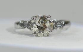 Ladies 18ct White Gold Set Single Stone Diamond Ring with Bag and Brill Diamond Shoulders.