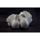 Lladro Bird Figure ' Kissing Doves ' Mod