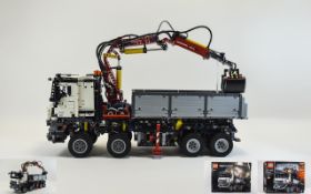 Lego Technic Mercedes - Benz Arocs 3245 Truck + Power Functions, Features Power Functions,