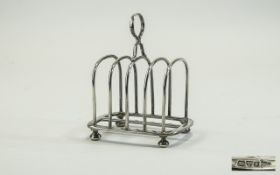 Walker & Hall Nice Quality Silver 4 Tier Toast Rack. Hallmark Chester 1906, Maker Walker & Hall.