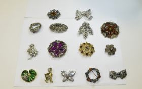 Quantity of Mid-Late 20thC Brooches, mostly crystal set,