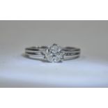 18 Carat White Gold Diamond Ring set wit