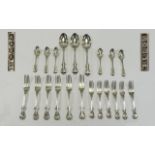 William IV - Top Quality Part 21 Piece Silver Cutlery Service with Fiddle, Thread and Shell Pattern.