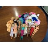 Sindy Interest Box Containing Vintage Sindy Dolls And Clothing To Include 2 Gen 1077 033055X,