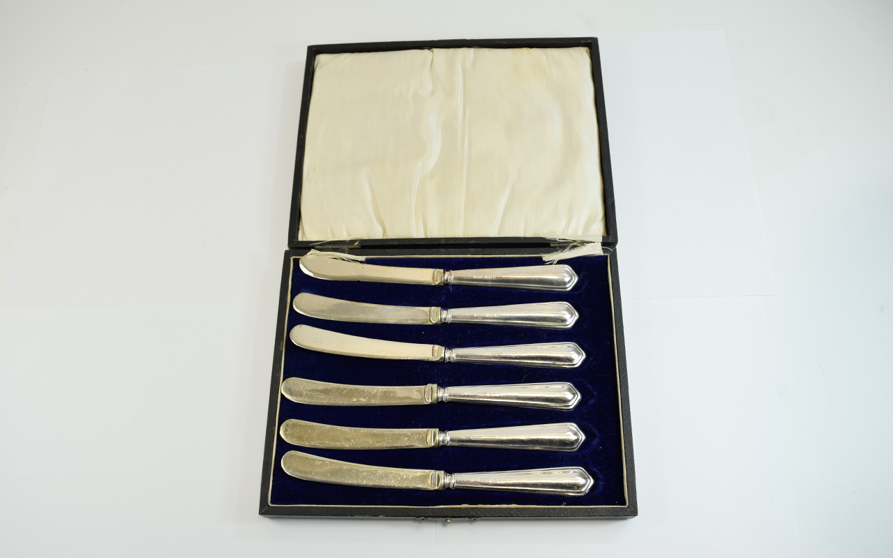 A Boxed Set of Six Silver Handle Butter Knives. Hallmark 1942. All Knifes are In Good Condition.