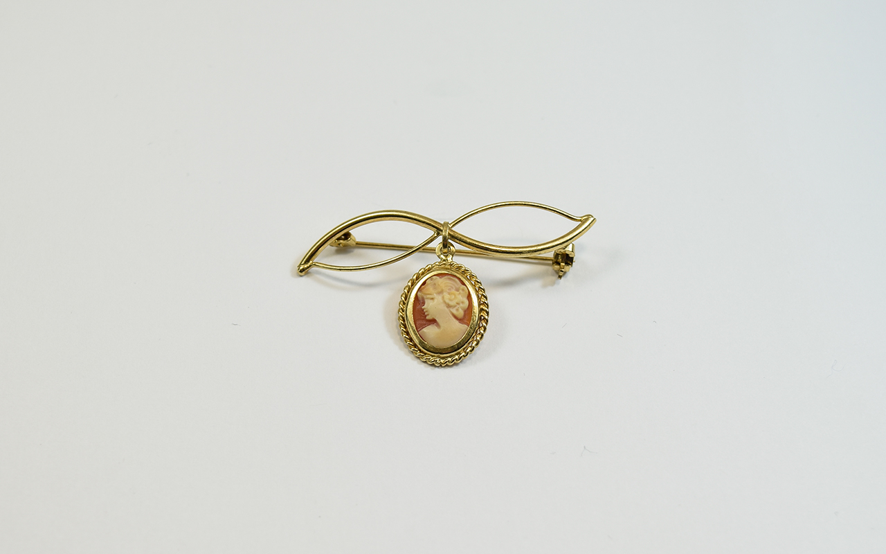 Nice Quality 9ct Gold Brooch with Attached 9ct Gold Framed Cameo / Drop.