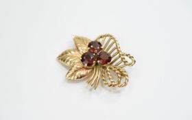 Ladies Attractive 9ct Gold Brooch In a Floral Design,