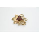 Ladies Attractive 9ct Gold Brooch In a Floral Design,