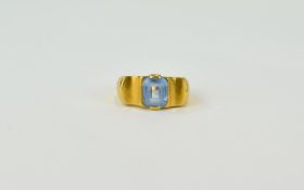 18ct Gold Unusual Shaped Single Blue Stone Dress Ring. Marked 750. Ring size P. 5.3 grammes.