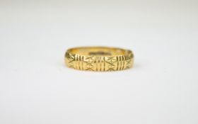 18ct Gold Vintage Wedding Band with ornate decoration. Fully hallmarked for 18ct. 3.5 grams.