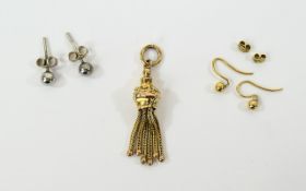 9ct Gold Pendant Tassel Drop 1.9 grams, Marked 9ct.