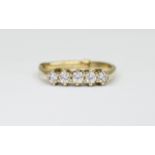 Ladies Vintage 9ct Gold Set 5 Stone Diamond Ring the round cut diamonds of good bright colour and