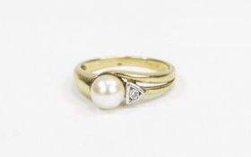 Ladies 9ct Gold Set Pearl and Diamond Ring in very nice as new condition, fully hallmarked.