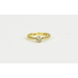 18ct Gold - Ladies Single Stone Diamond Set Ring.