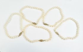 Cultured Pearl Bracelet with 9ct Gold Clasp.