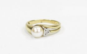 Ladies 9ct Gold Set Pearl and Diamond Ri