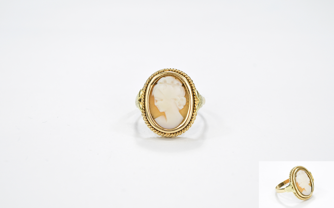 18ct Gold Set Cameo Ring, The Cameo with Image of a Young Woman Within an Oval Mount.