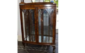 Display Cabinet Dark wood cabinet with mirrored back and glazed, locking double doors,