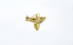 18ct Gold 1970's Art Form ( Abstract ) Designed Brooch - Please See Photo. Marked 18ct, 8.1 grams.