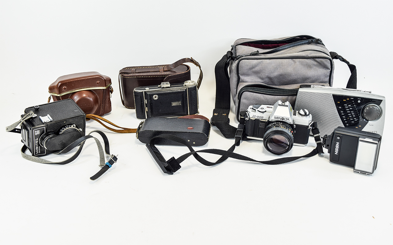 A Collection Of Vintage Cameras Six items in total to include kodak, lubitel etc.