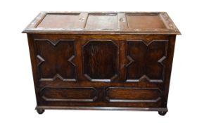 Large Antique Oak Coffer Bedbox/coffer i