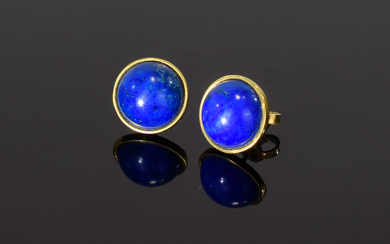 A Nice Quality 18ct Yellow Gold Pair of Earrings, Set with a Pair of Cabouchon Cut Lapis, Lazuli