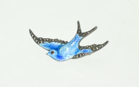 Art Deco Period - Quality Silver and Enamel Brooch In The Form of a Bird In Full Flight - Set with