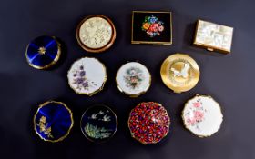 A Large Collection Of Vintage Compacts Eleven items in total, all in good vintage condition.