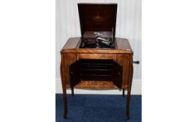 Early 20th Century Floor Standing Gramophone, 'The Victor Talking Machine Company'. In working