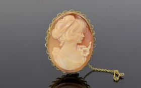 A Nice Quality Oval Shaped Shell Cameo Pendant/Brooch In A 9ct Gold Mount Depicting an image of a