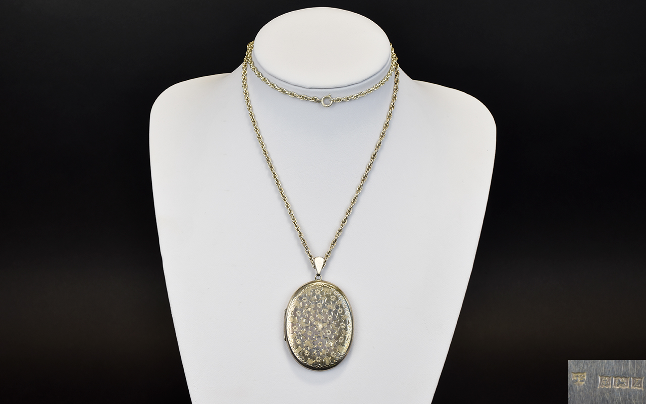 A Large Oval Shaped Hinged Locket With E - Image 2 of 2