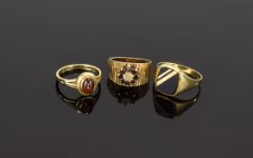 A Gents 9ct Gold and Black Onyx Set Dres