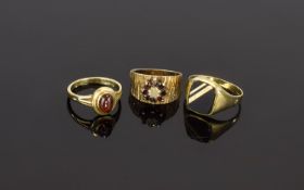 A Gents 9ct Gold and Black Onyx Set Dress Ring. Fully Hallmarked. Plus a 9ct Gold Single Stone