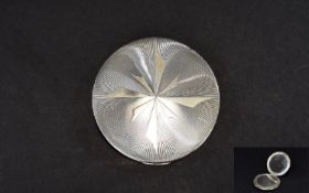 Vintage Silver Compact Hallmarked For Birmingham 1947 An elegant circular powder compact with