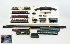 00 Gauge Train Set And Track Together With A Mixed Lot Of Extra Track, Turntable,