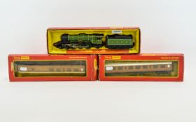 Hornby 00 Gauge Engine And Tender "The Flying Scotsman" Together With Two Carriages R.745 & R.