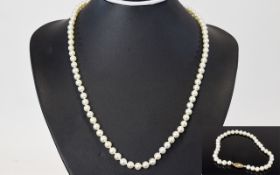 Cultured Pearl Necklace and Bracelet Set with 9ct gold clasp.